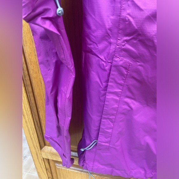 The North Face Rain Jacket - Picture 3 of 6